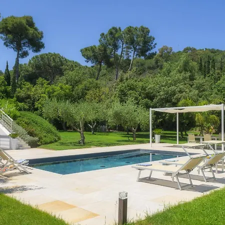 别墅 Giomoa 8, Emma 卡波利韦里