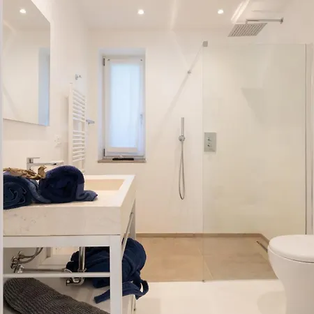 Giomoa 8, Emma 빌라 *