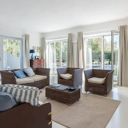 Giomoa 8, Emma 빌라 카폴리베리